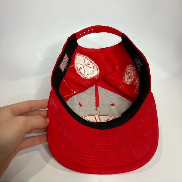 Marvel Deadpool embroidered red icons SnapBack hat - Picture 6 of 8